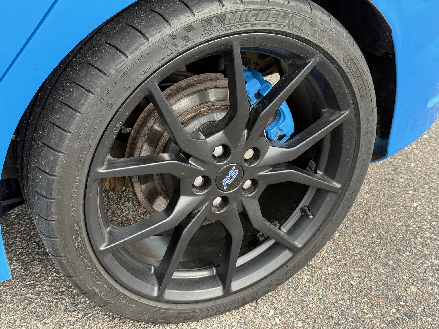 Exteriörbild på 2018 Ford Focus RS (35)