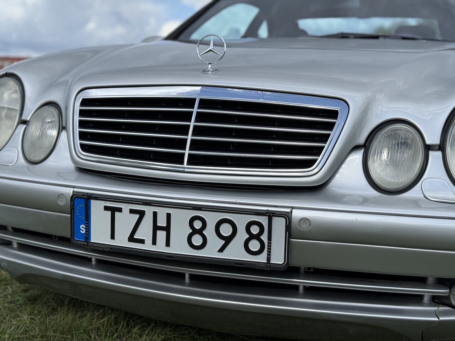 Exterior image of 2000 Mercedes-Benz CLK 55 AMG Coupé