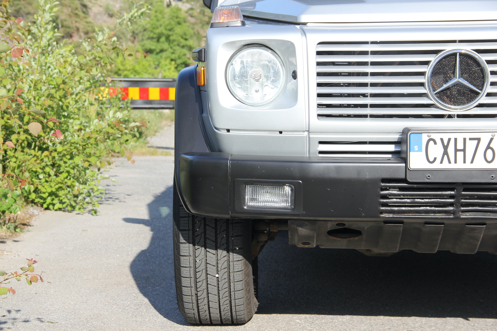 Exterior image of 2002 Mercedes-Benz G 500 (17)