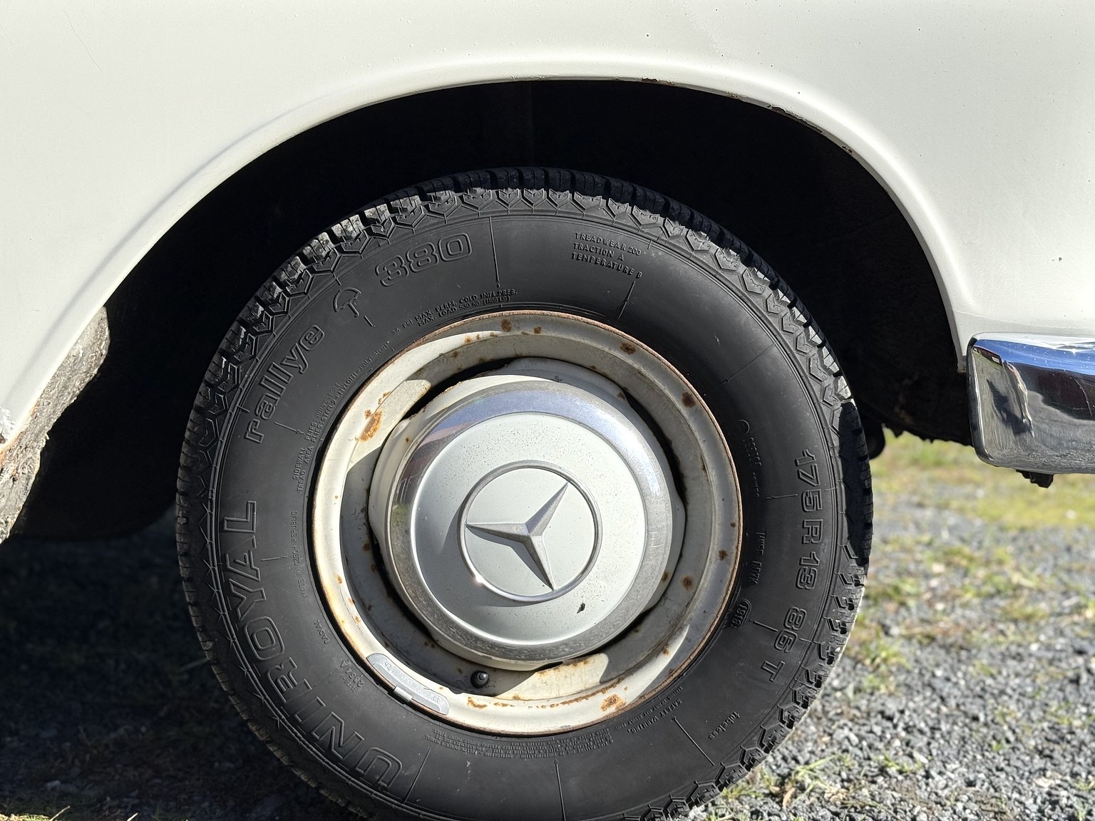Exteriörbild på 1967 Mercedes-Benz 200