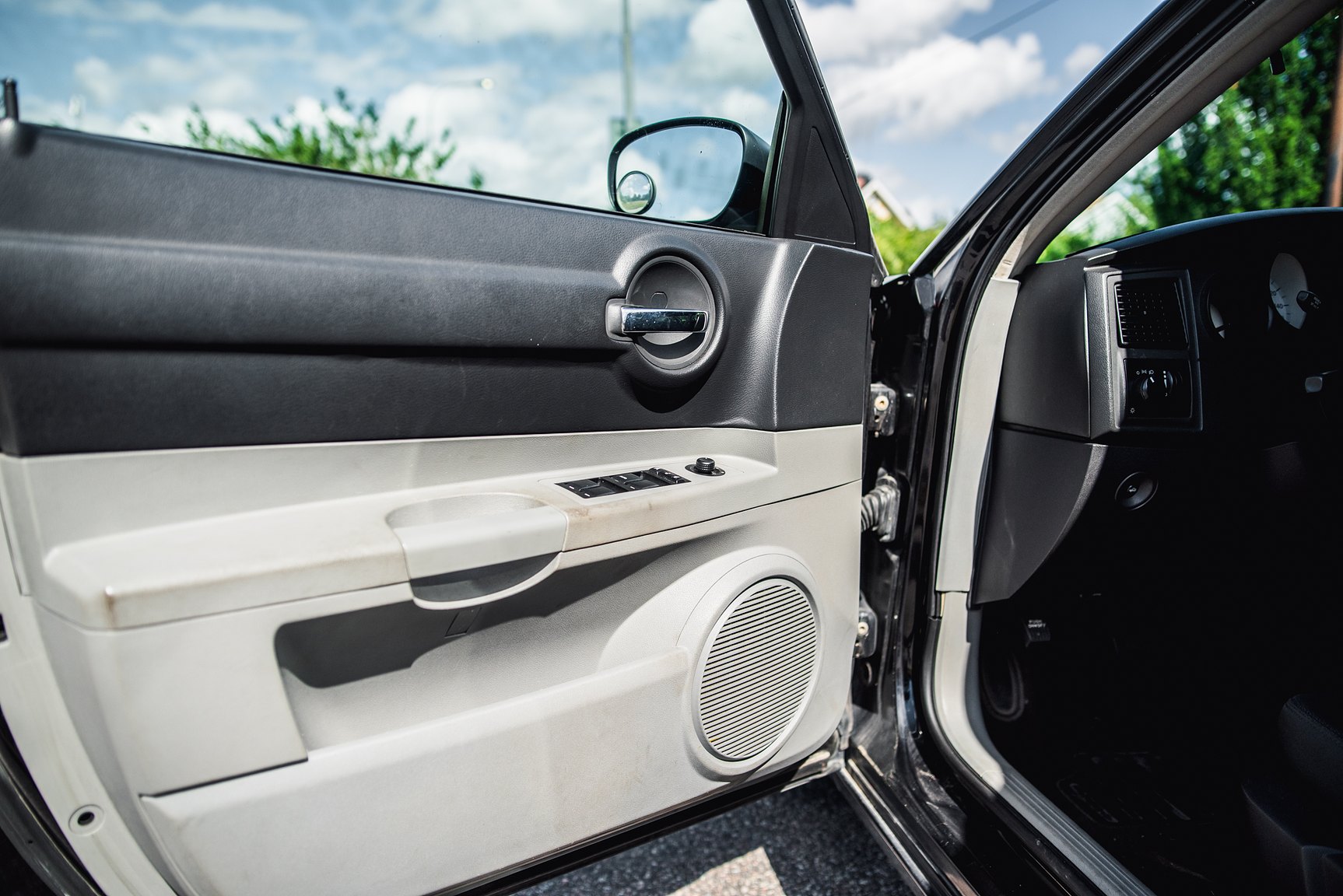 Interior image of 2007 Dodge Charger 5.7 V8 HEMI 