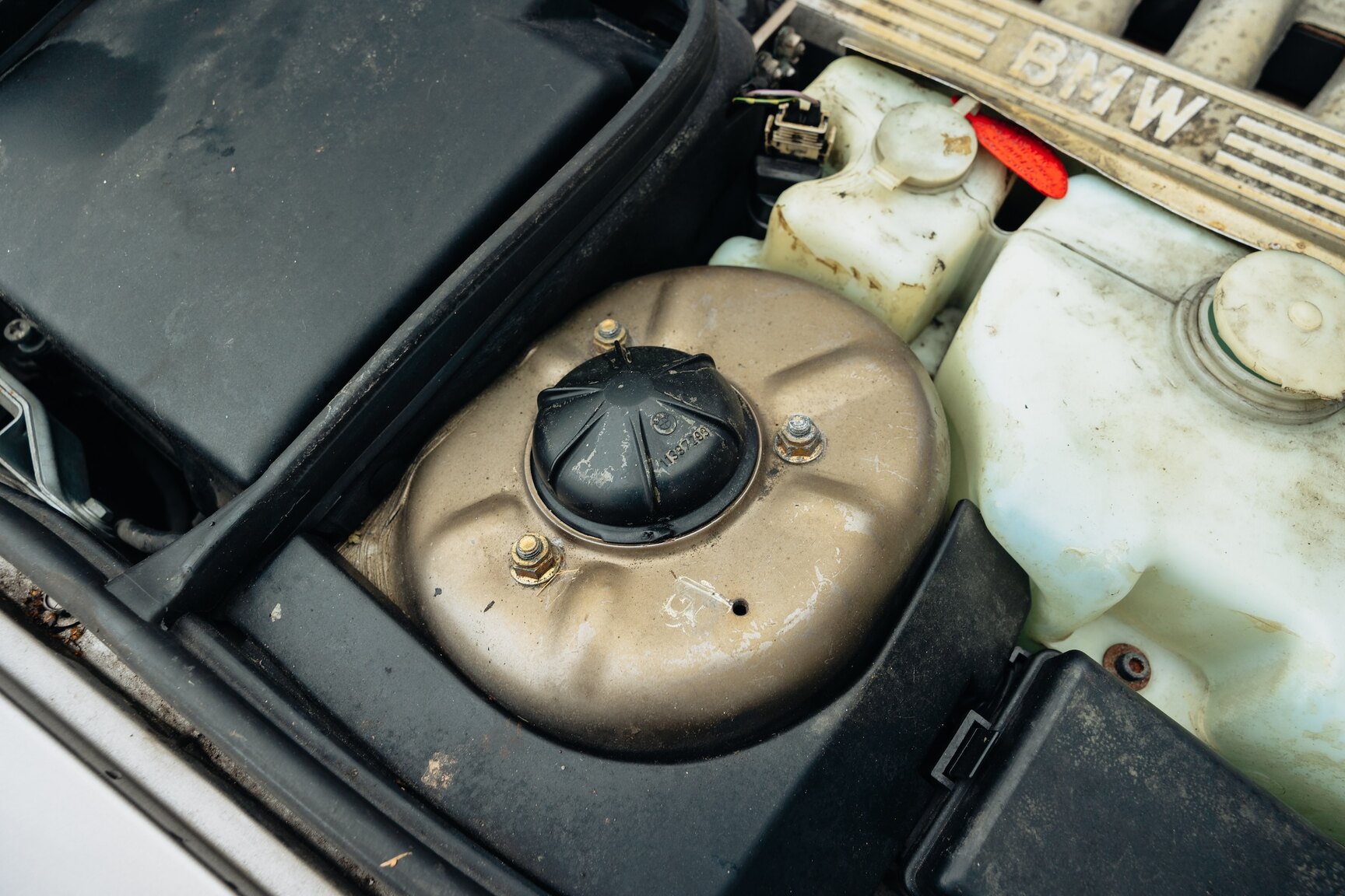 Image of 1990 BMW 750iL (4) mechanics