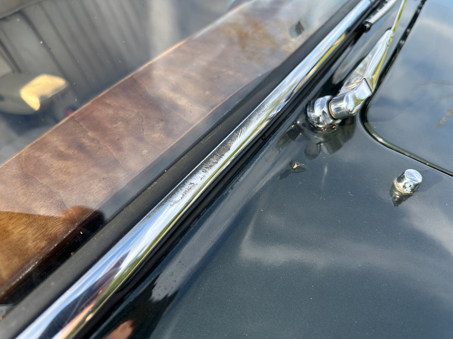 Exterior image of 1965 Daimler 250 V8