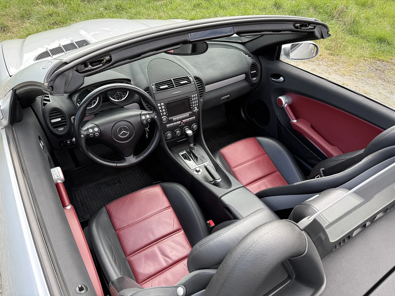 Innenraumfoto von 2005 Mercedes-Benz SLK 55 (1)