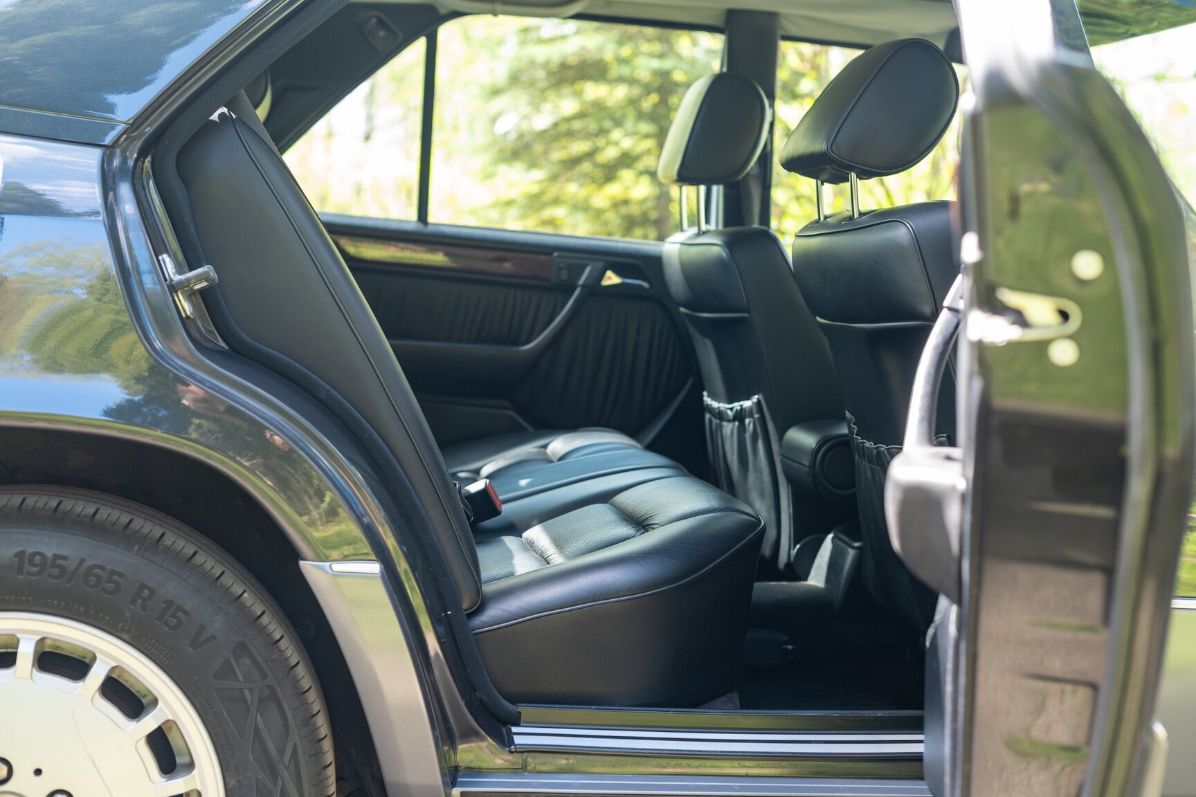 Interior image of 1993 Mercedes-Benz 400 E