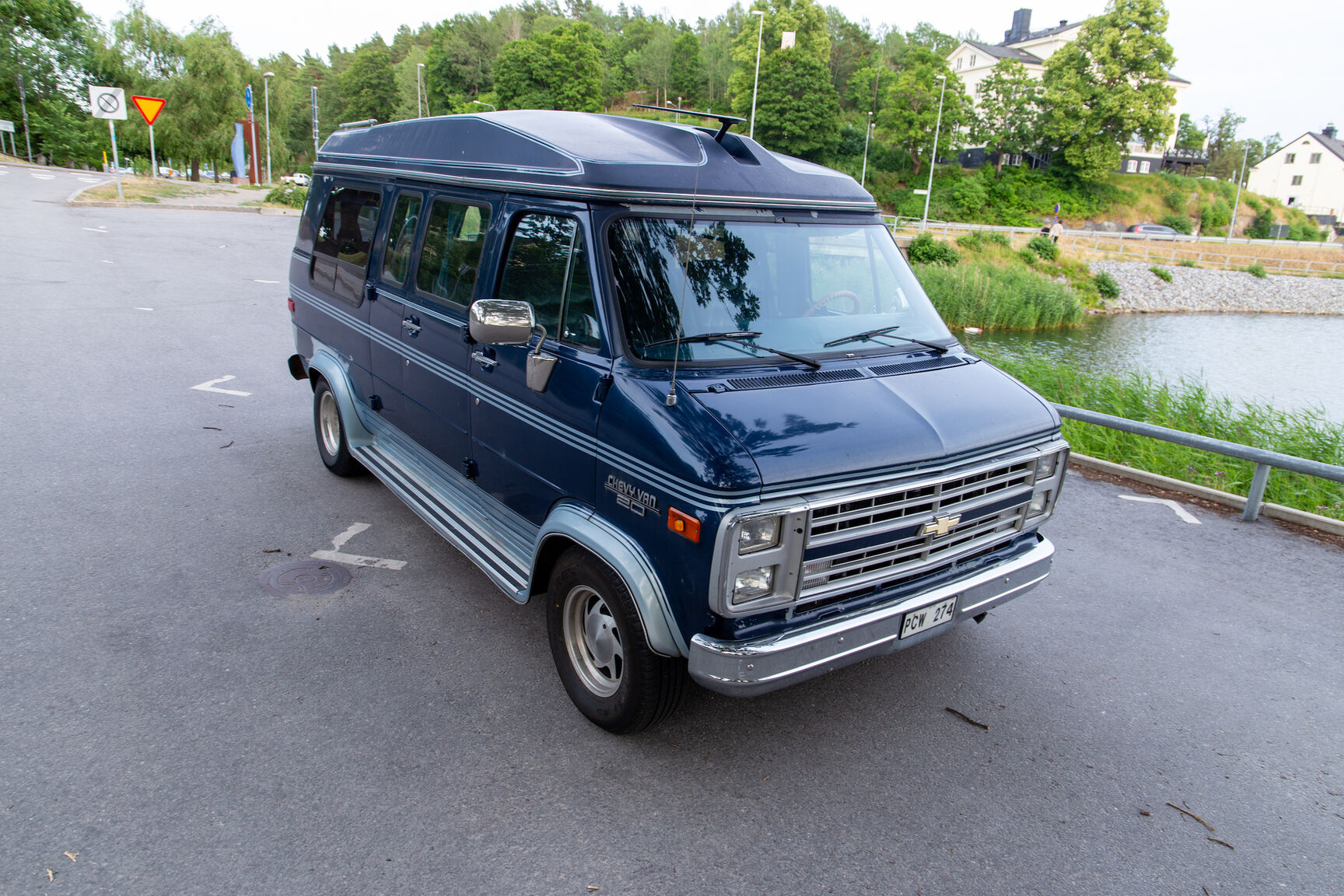 Exterior image of 1989 Chevrolet G20 Conversion Van