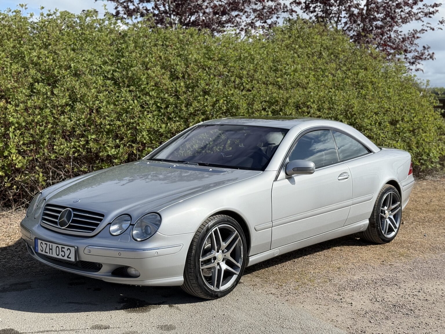 Exterior image of 2000 Mercedes-Benz CL 500