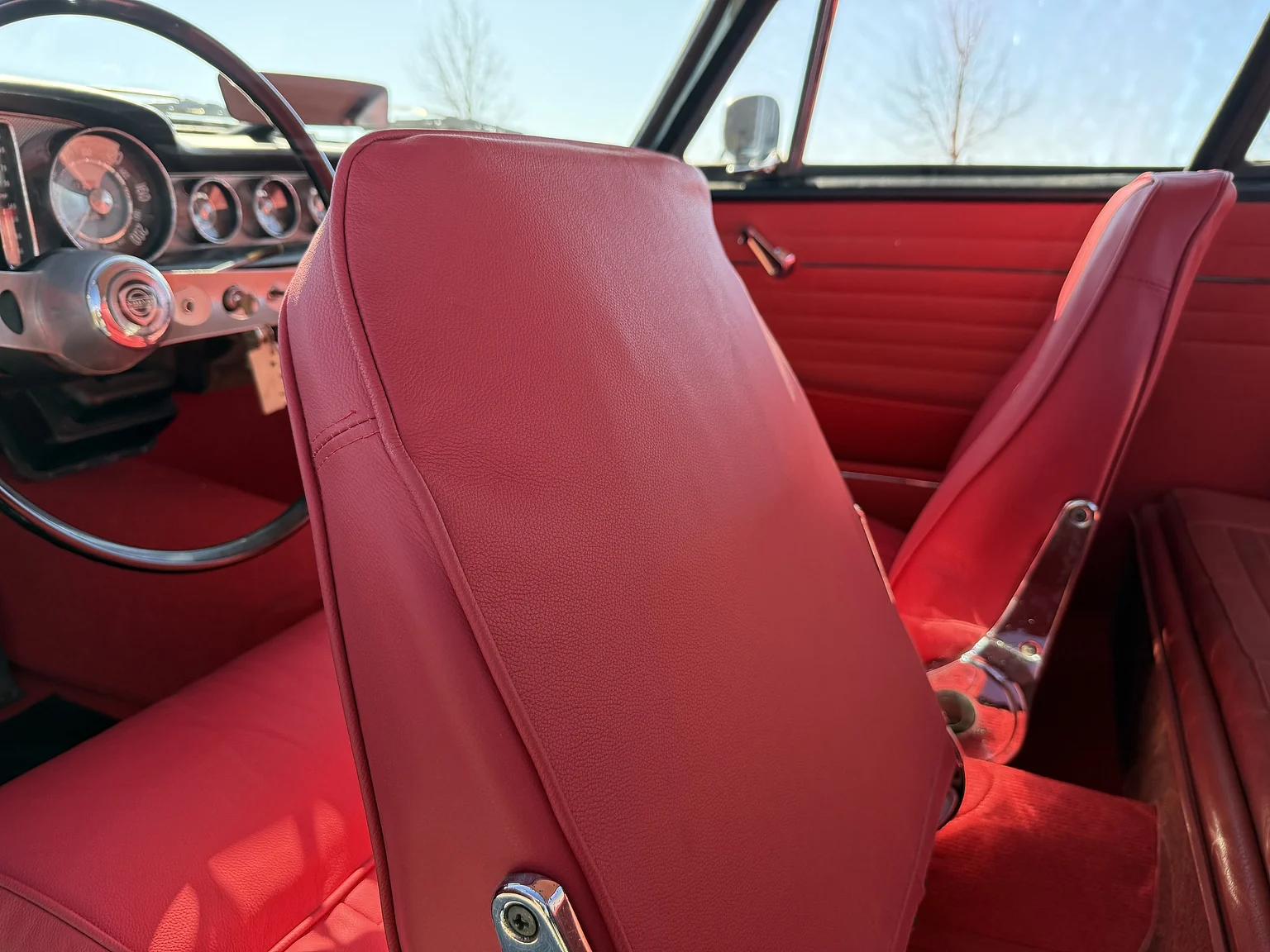 Innenraumfoto von 1966 Volvo P 1800S (14)