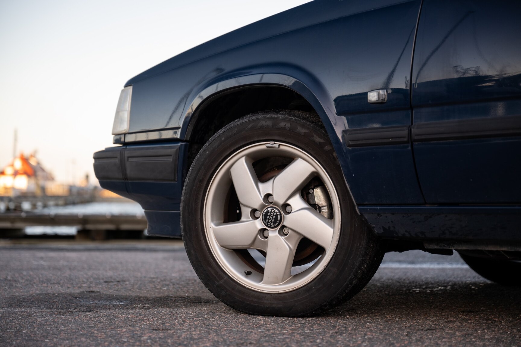 Exterior image of 1998 Volvo 940 Turbo