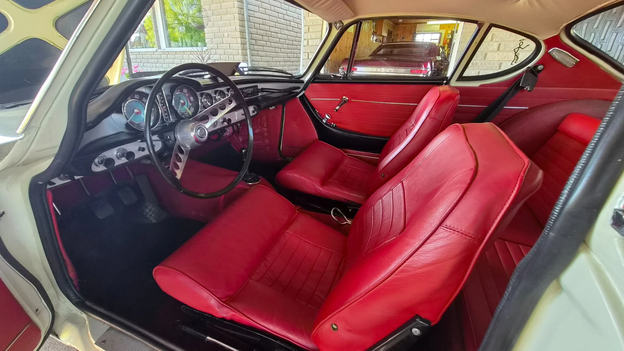 Innenraumfoto von 1966 Volvo P 1800S (10)