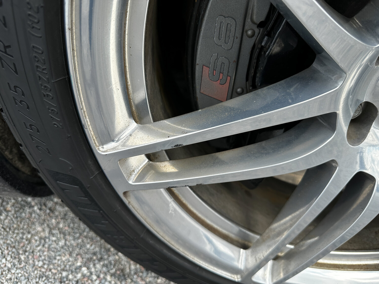 Exterior image of 2009 Audi S8 5.2 V10 FSI Quattro