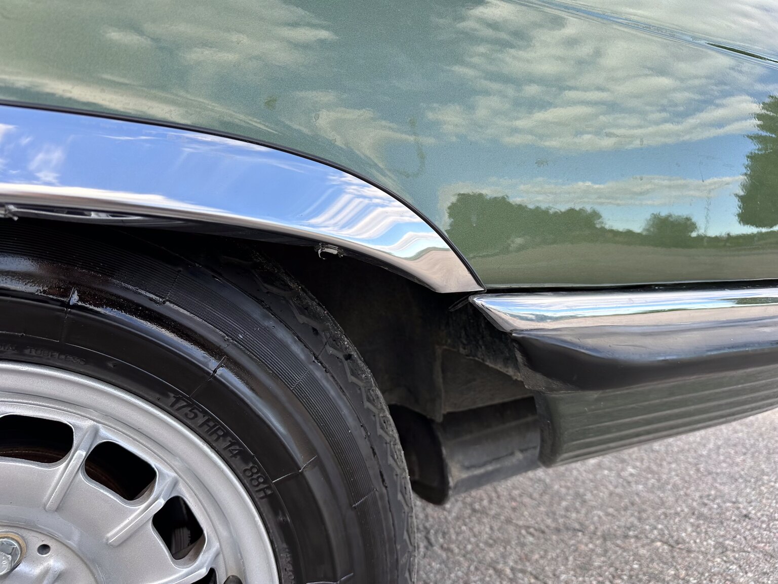 Exterior image of 1974 Mercedes Benz 450 SLC (43)