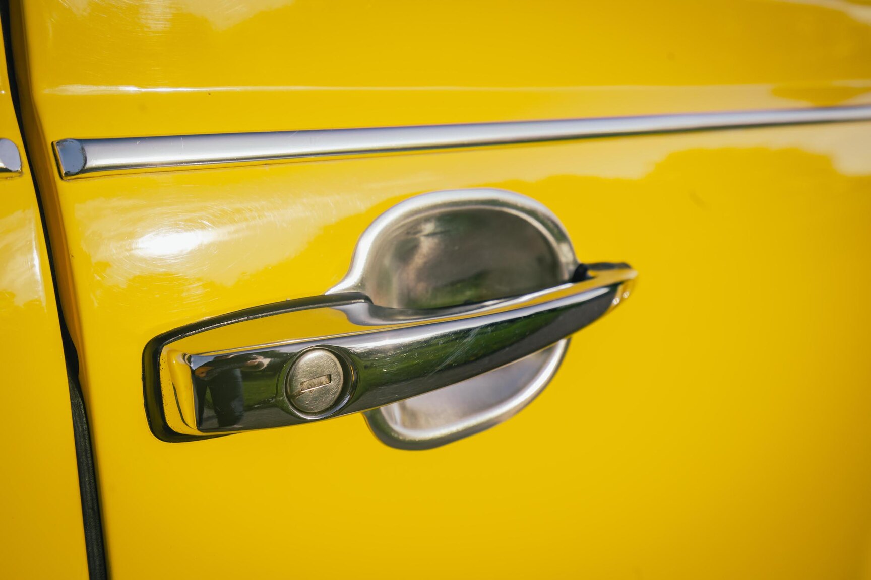 Aussenfoto 1973 Volkswagen Bubbla Karmann 1303 LS (8)