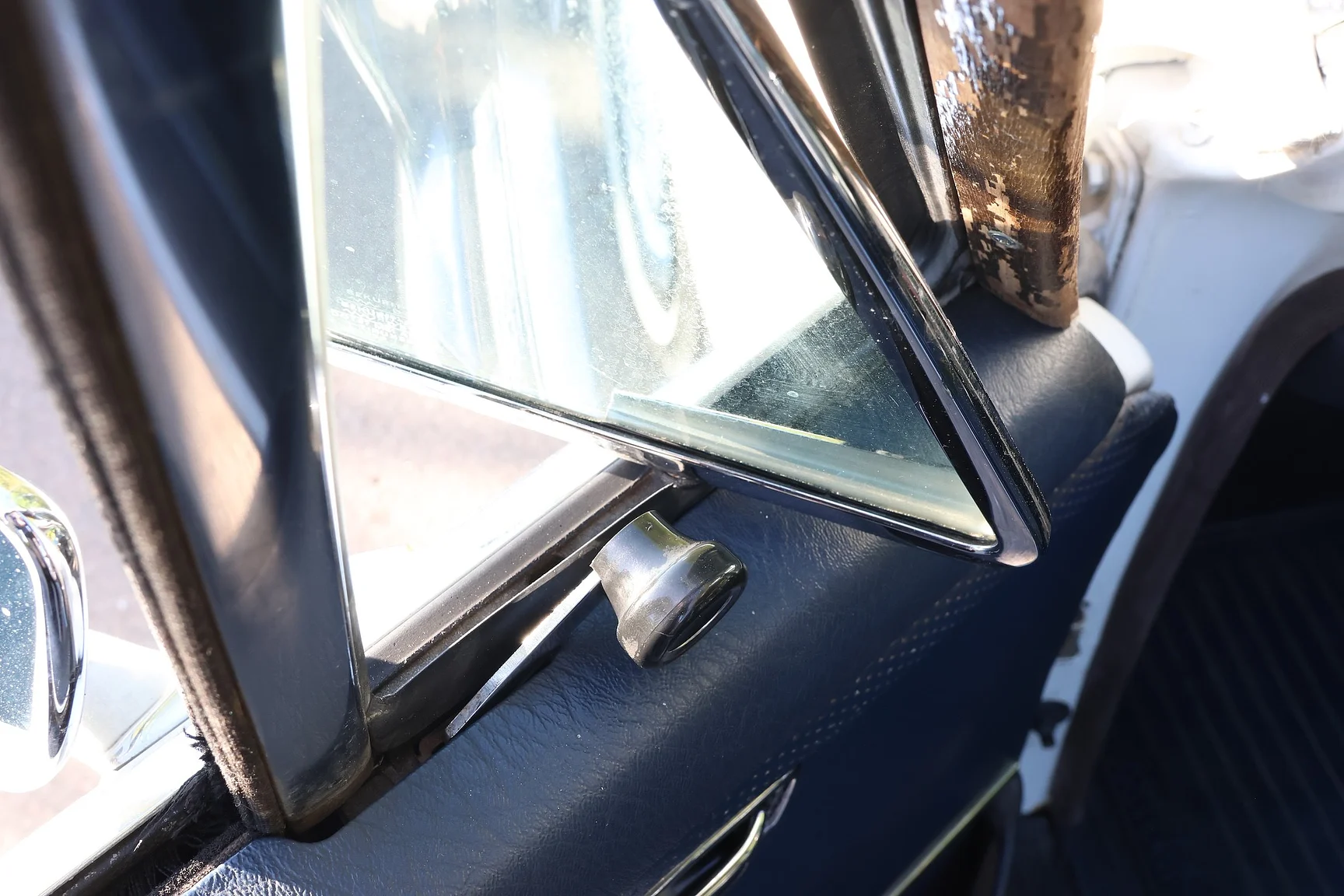 Interior image of 1972 Mercedes-Benz 280 SE 4.5  (8)