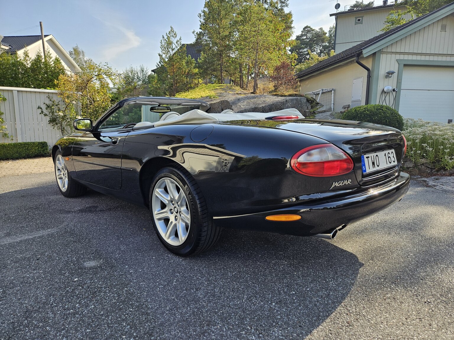 Exteriörbild på 1998 Jaguar XK8 Cabriolet
