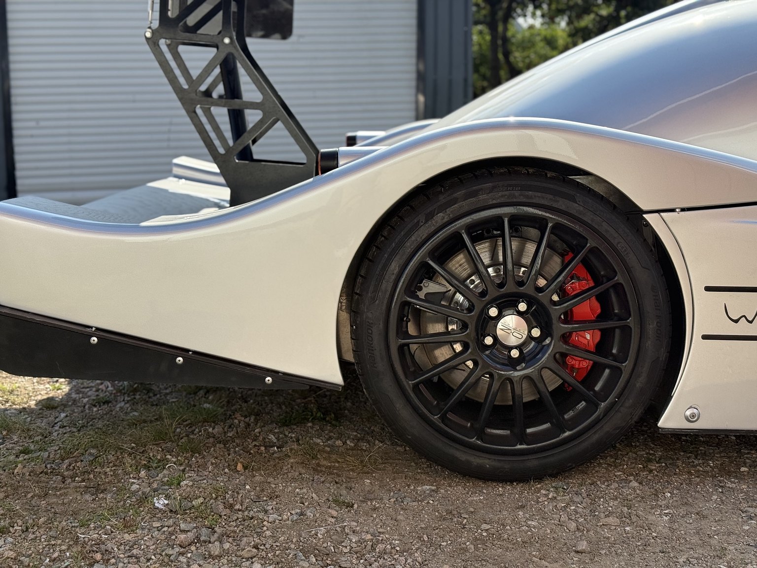 Exteriörbild på 2016 Bentley EXP Speed 8 (Replica)