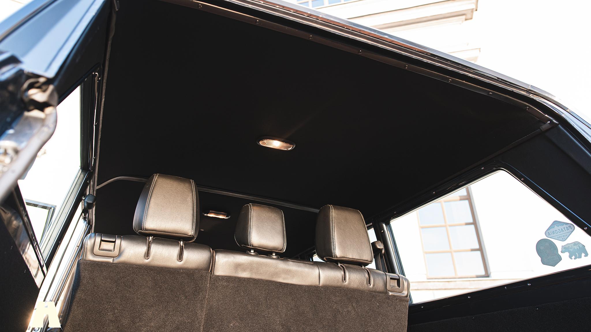 Innenraumfoto von 2015 Woodland Restomod Grand Wagoneer #002 Euro 6