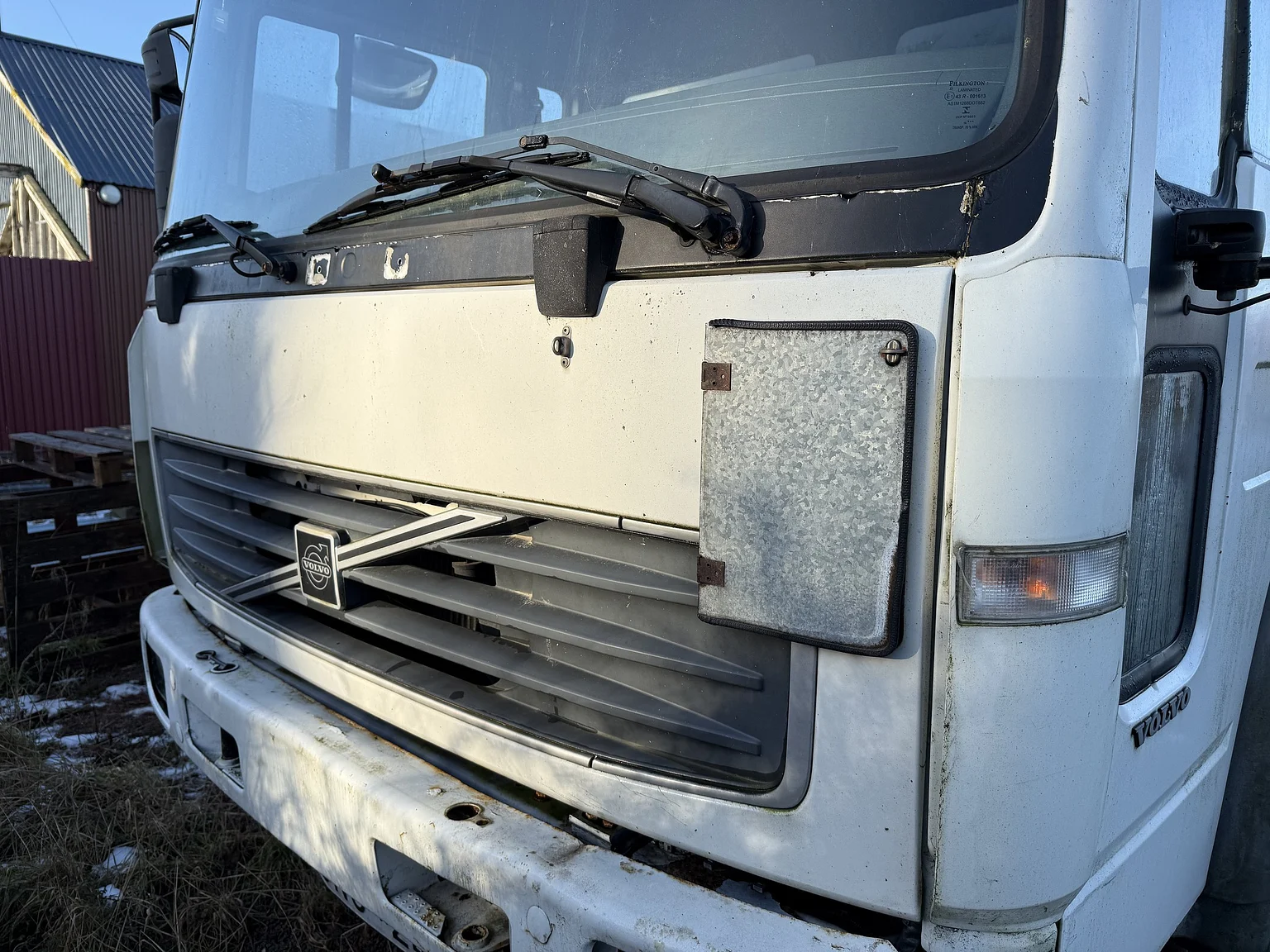 Exteriörbild på 2000 Volvo FL6 4x2 - NO RESERVE (40)