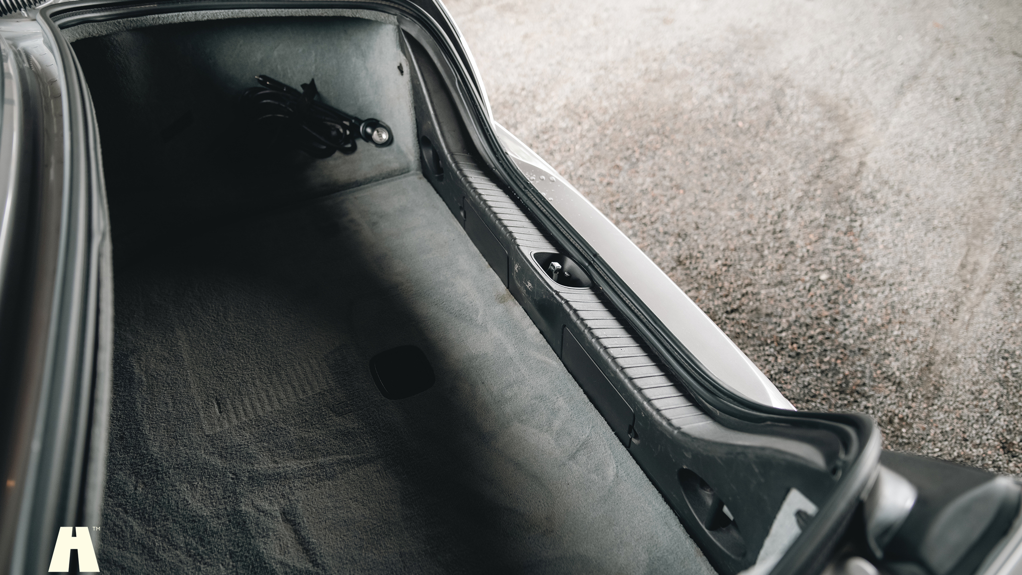 Interior image of 2003 Jaguar XJ Super V8