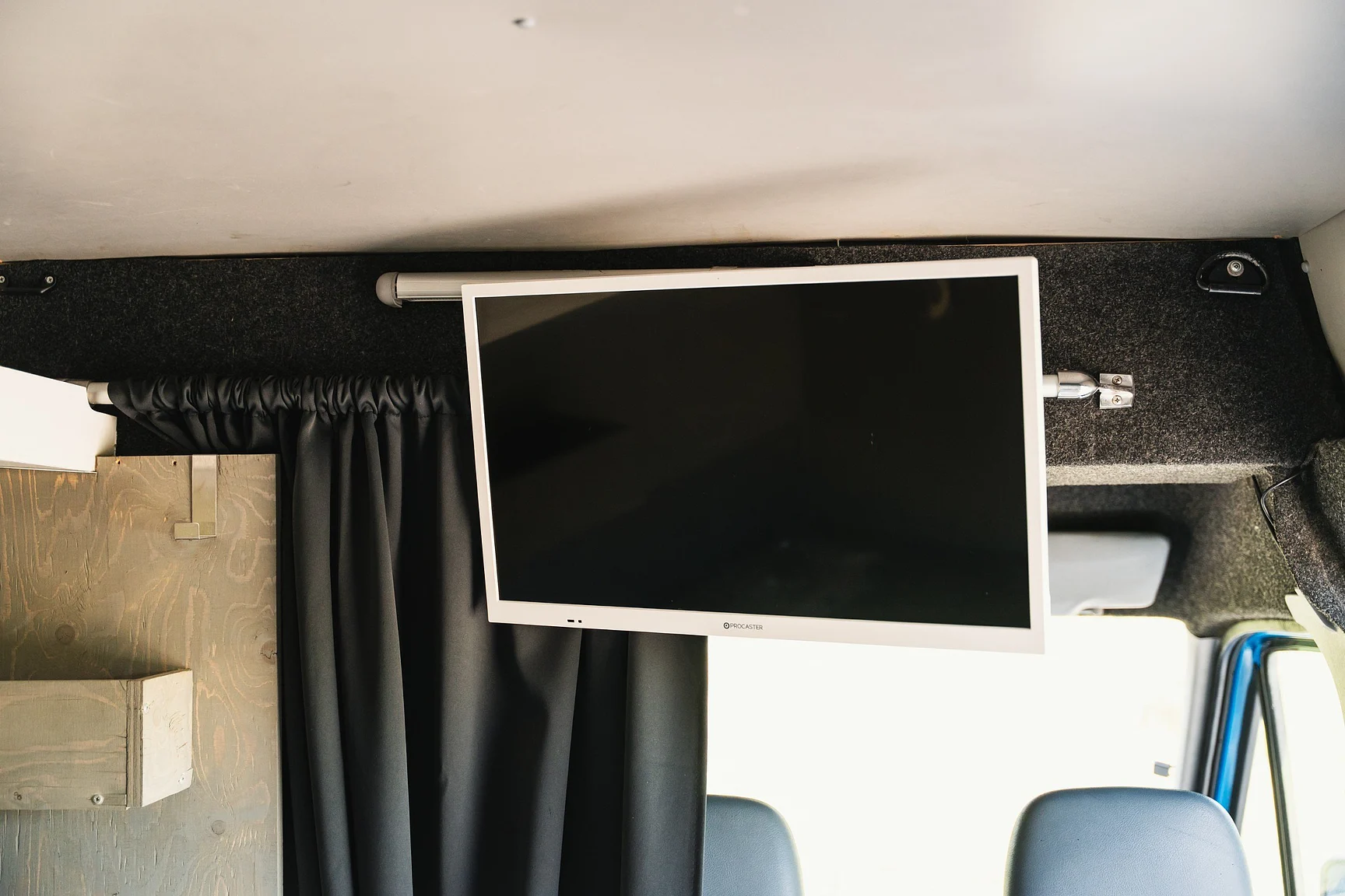Interior image of 2004 Mercedes-Benz Sprinter 4x4 Campervan/Overlander (52)