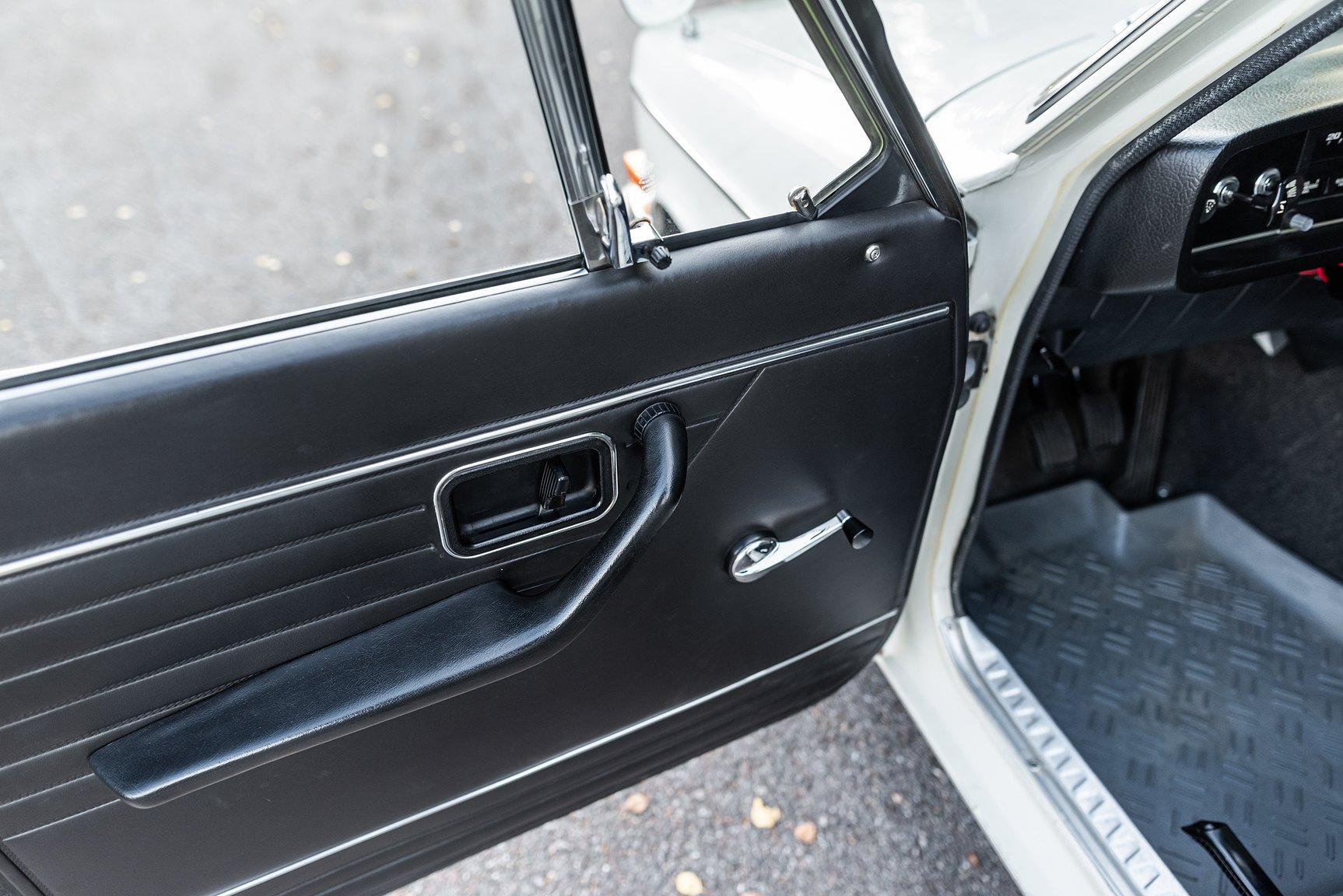 Interior image of 1967 Volvo 144 1.8 