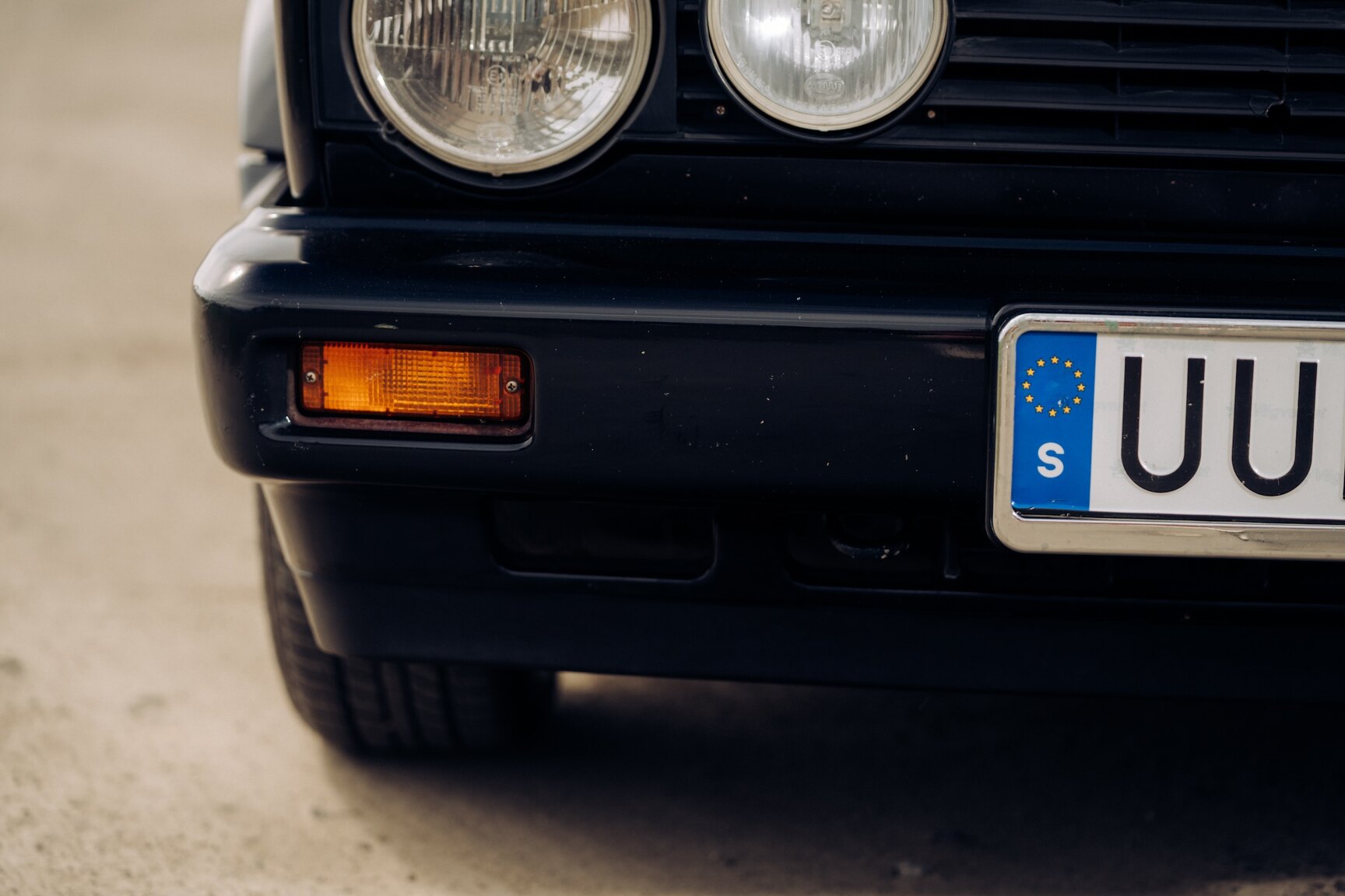 Exterior image of 1991 VW Golf Cabriolet "Etienne Aigner Edition"