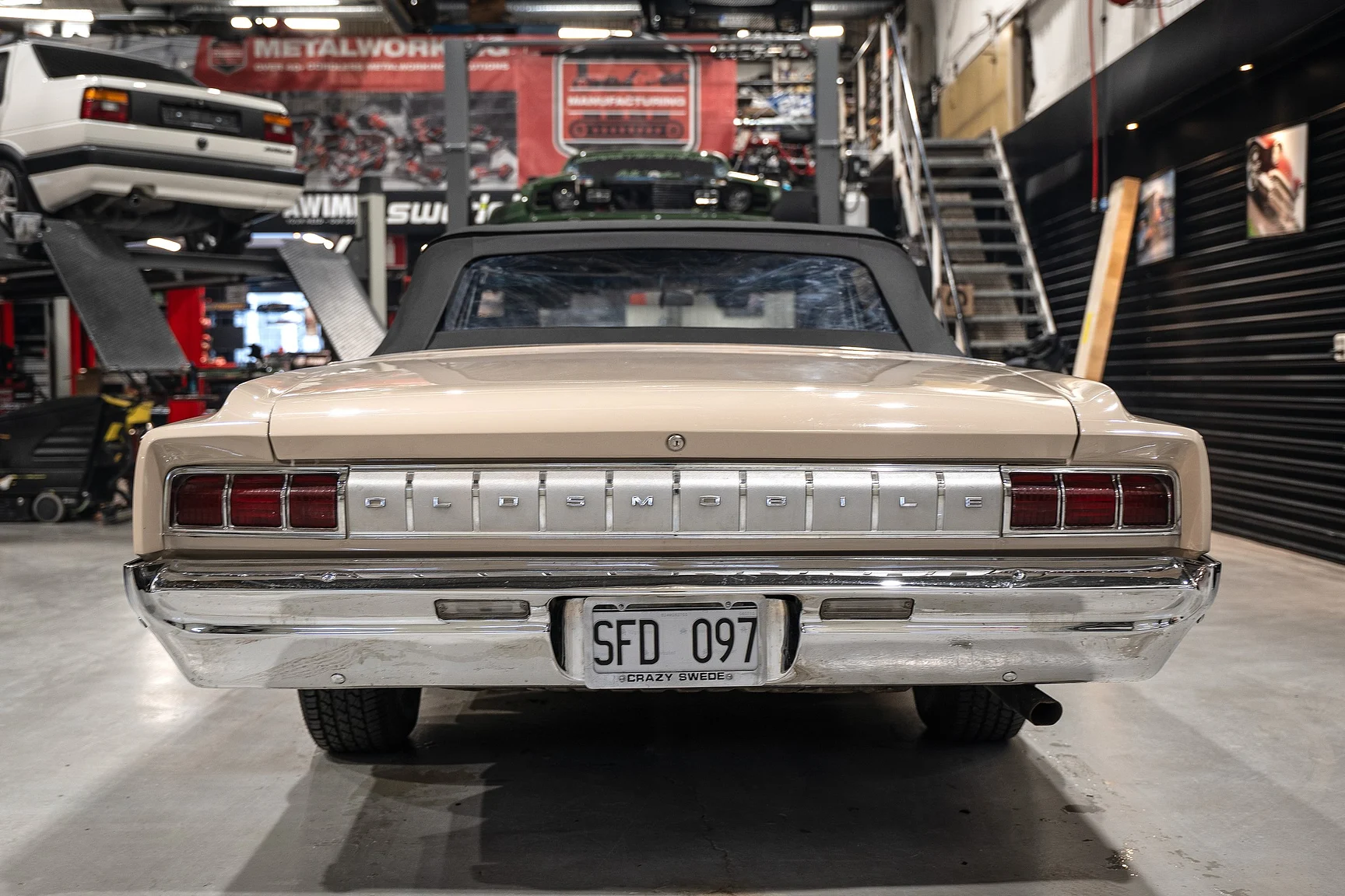 Exteriörbild på 1964 Oldsmobile Cutlass Convertible (12)