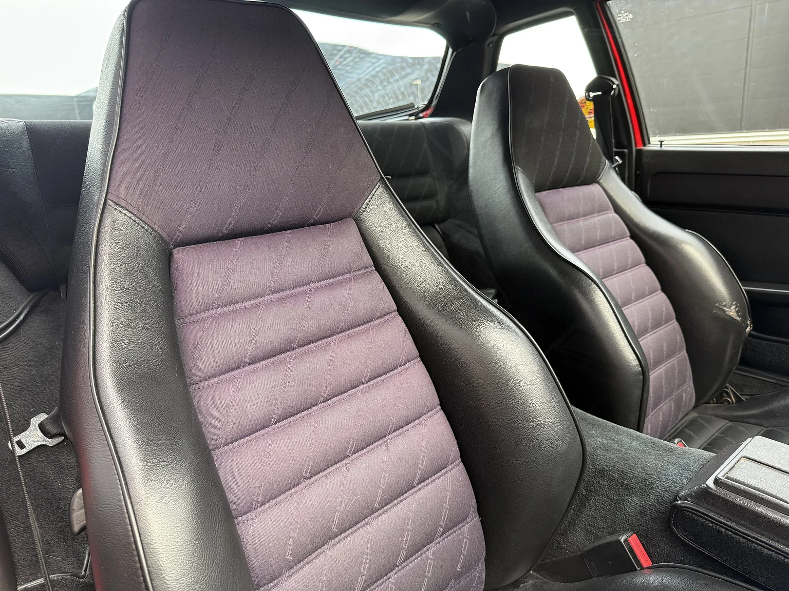 Interior image of 1984 Porsche 944 Targa (40)
