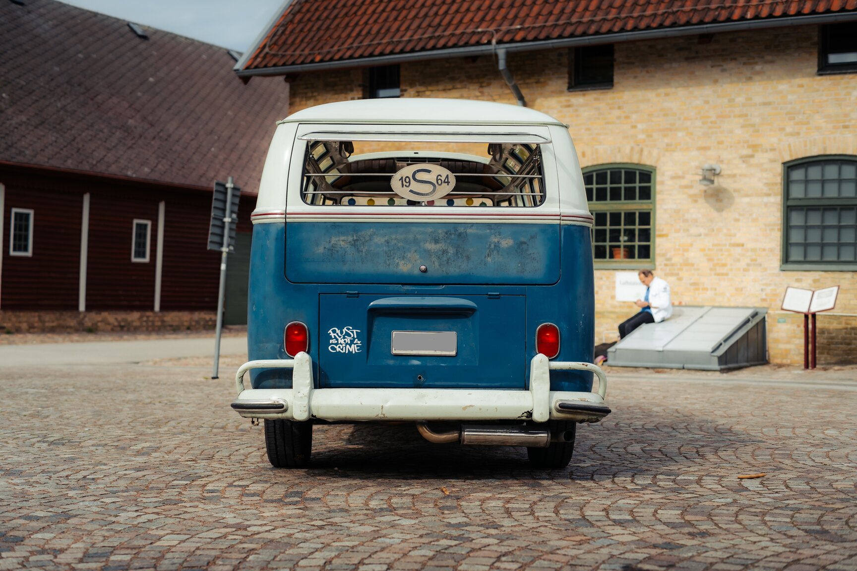 Aussenfoto 1964 Volkswagen Kleinbus Transporter 1500 Deluxe “21-fönsters Samba”