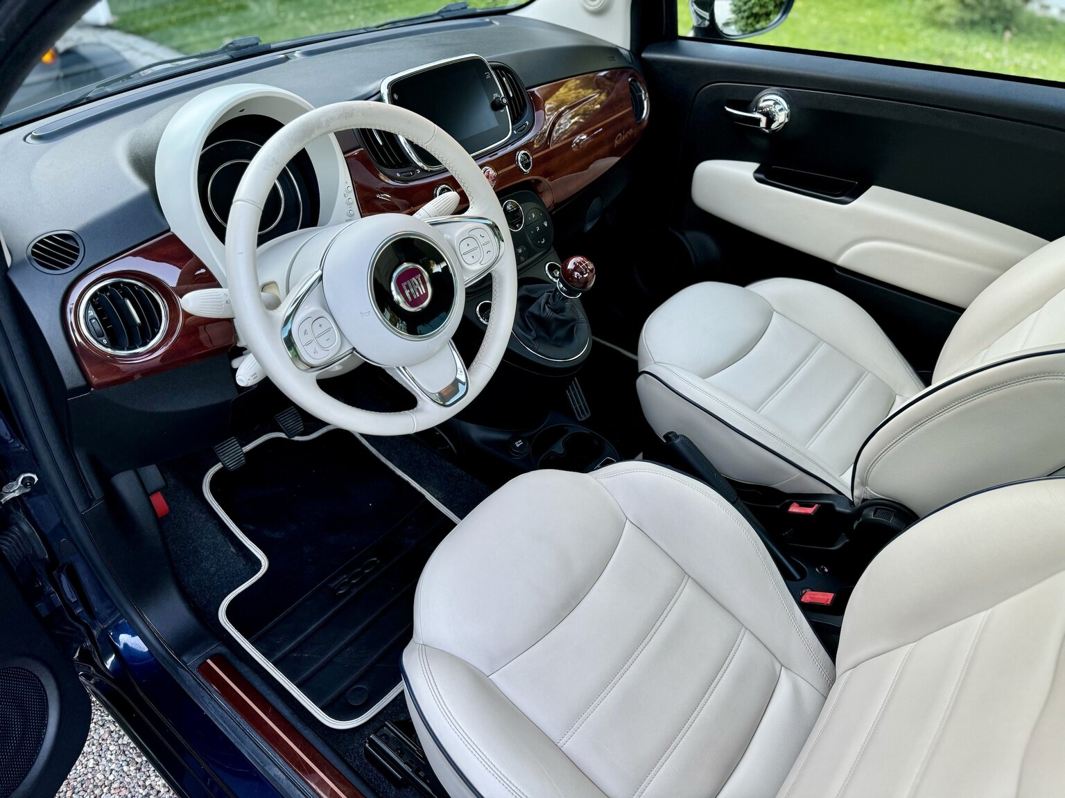 Interiörbild 2017 Fiat 500 Riva