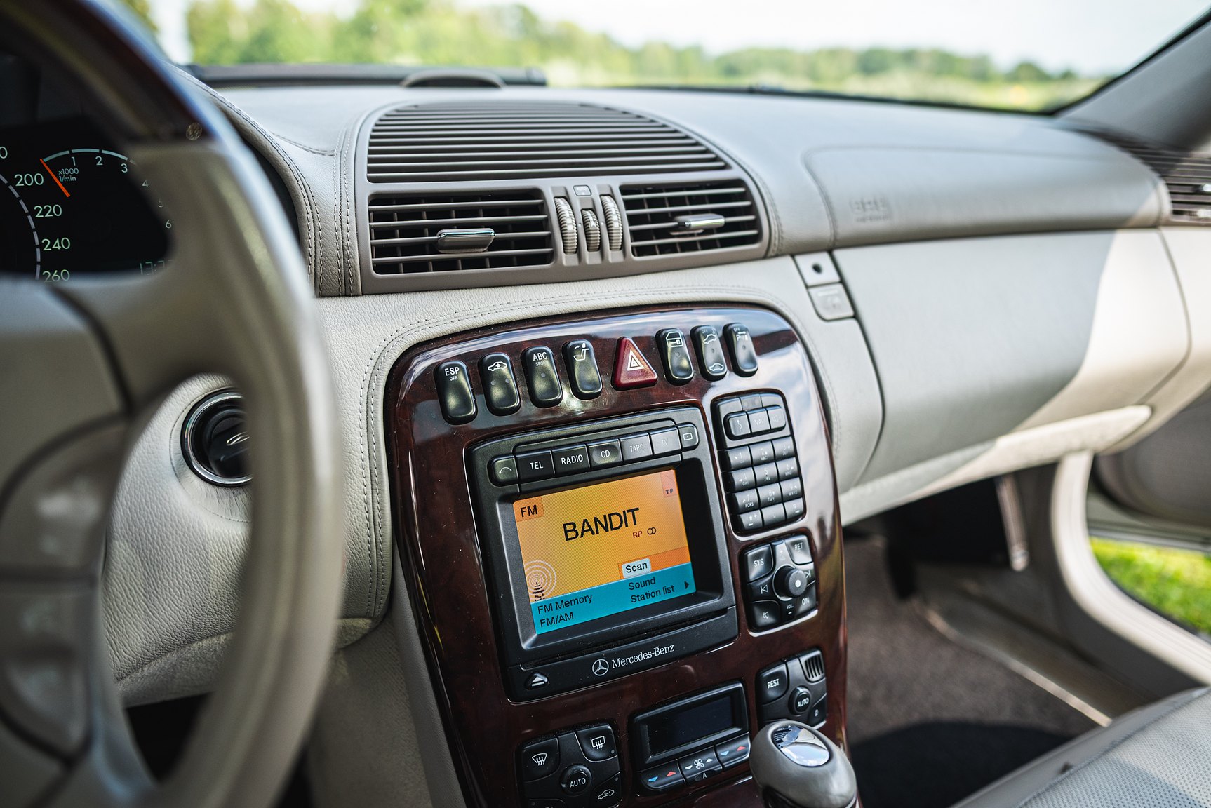 Interior image of 2000 Mercedes-Benz CL 500