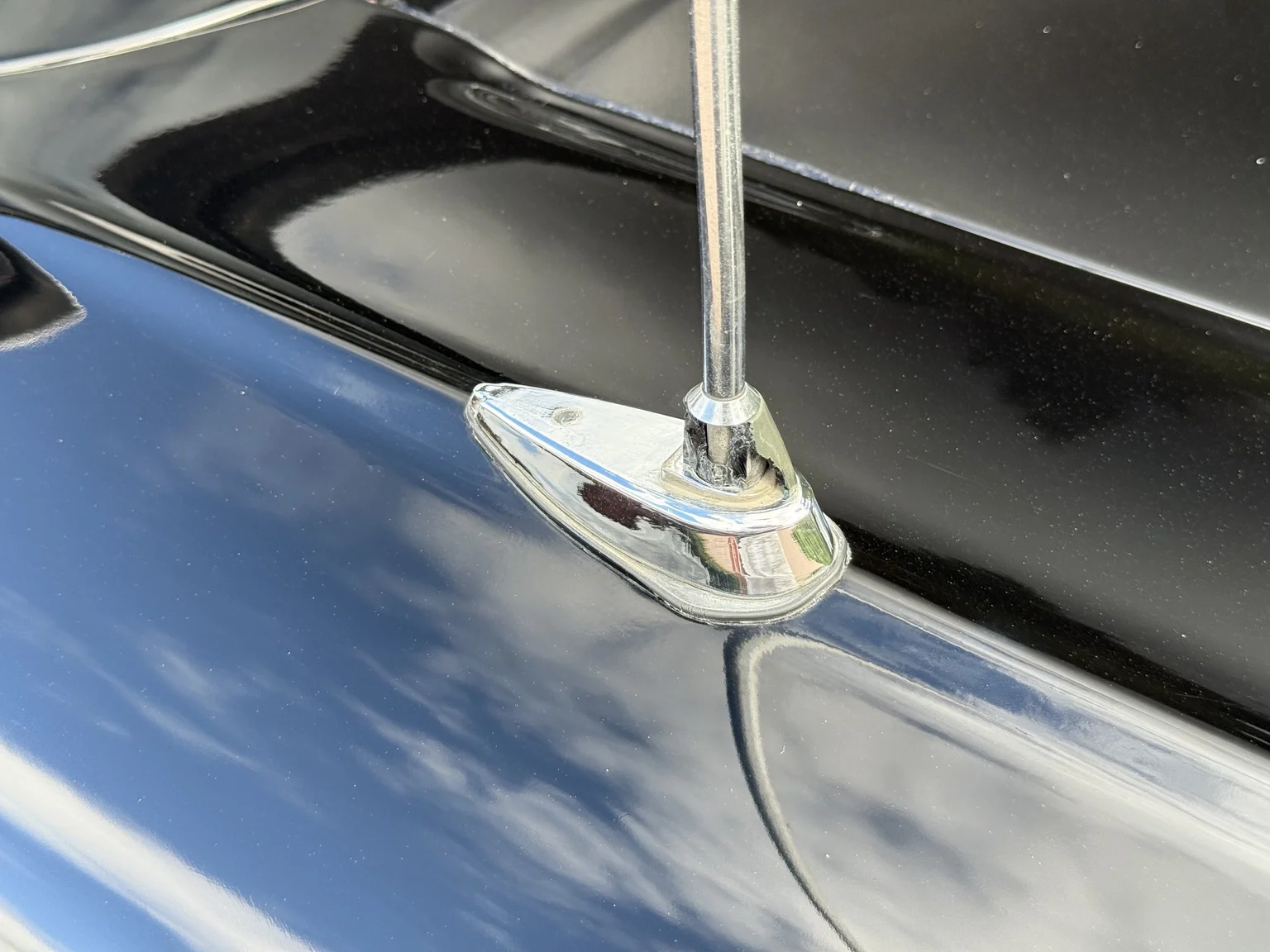 Exteriörbild på 1957 Ford Fairlane 500 Hardtop Cabriolet (57)