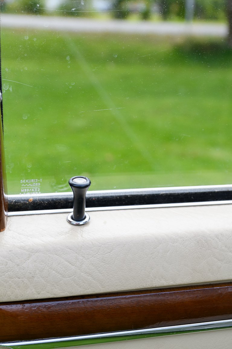 Interior image of 1969 Mercedes-Benz 300 SEL