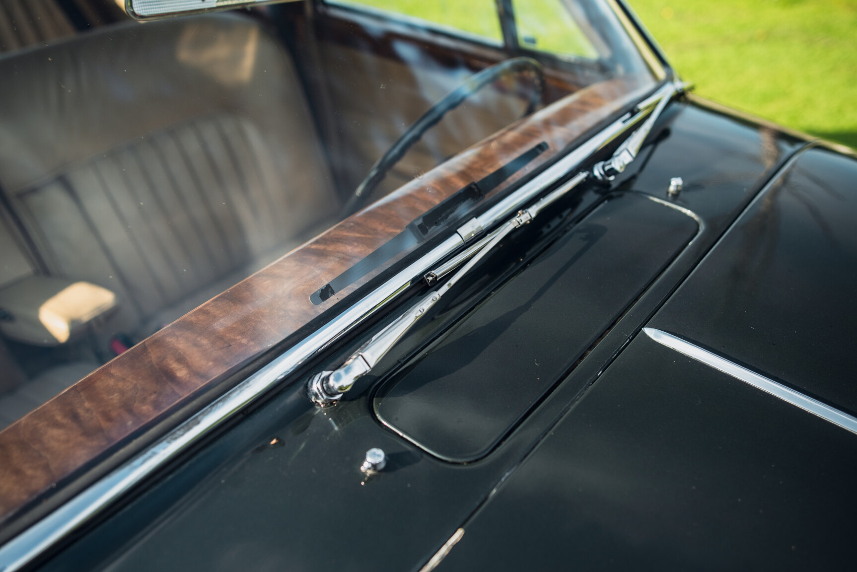 Exterior image of 1965 Daimler 250 V8