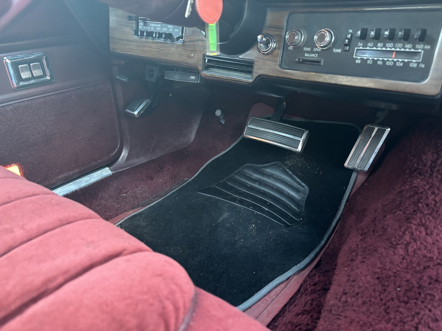 Innenraumfoto von 1976 Chrysler Cordoba