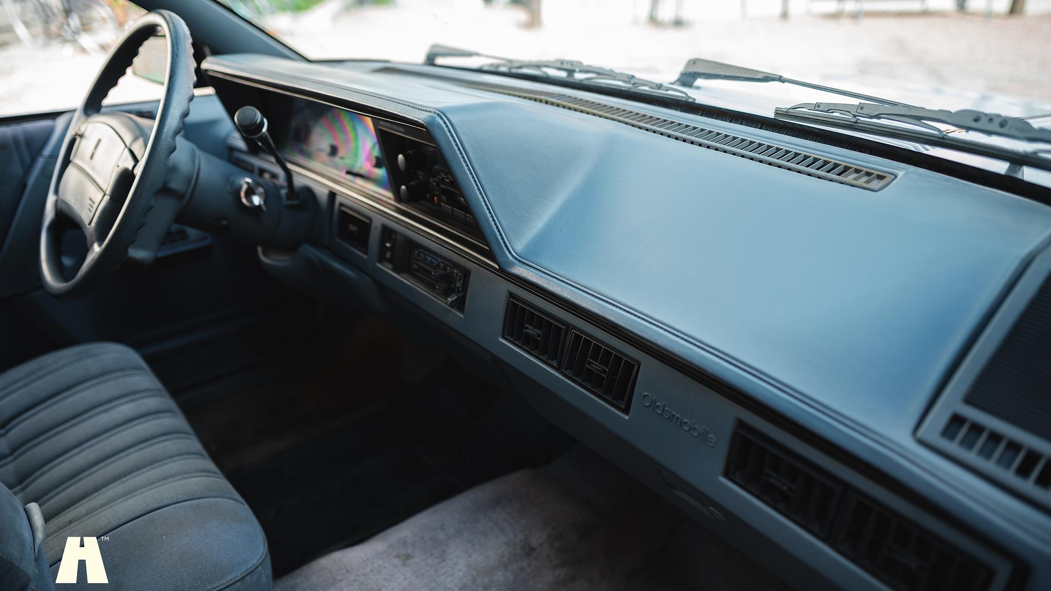 Interior image of 1994 Oldsmobile Cutlass Ciera Sedan 3.1 (34)