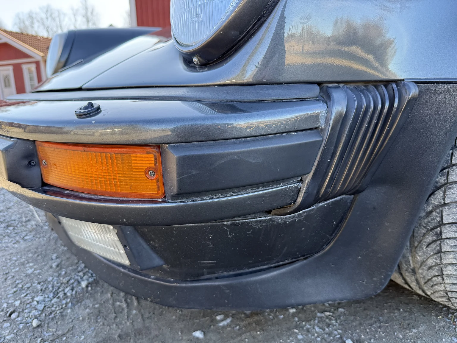 Exterior image of 1989 Porsche 911 / 930 3.3 Turbo 5-speed (75)