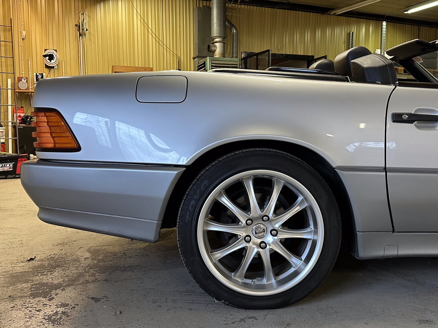 Exterior image of 1993 Mercedes-Benz SL 320