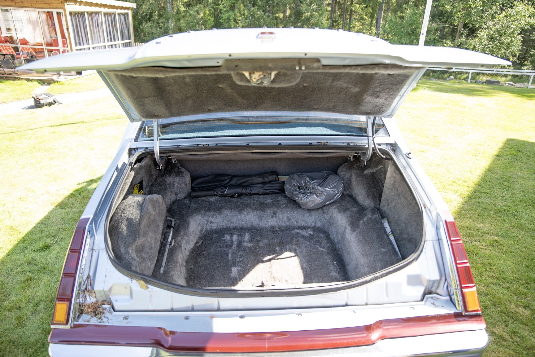 Interior image of 1985 Lincoln Continental 5.0 V8 EFI