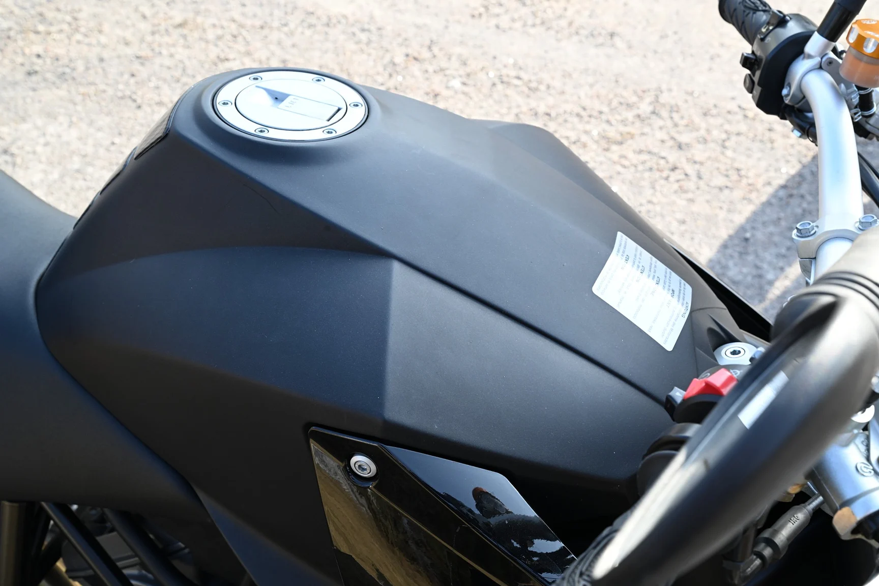 Exterior image of 2005 KTM 990 Super Duke (25)