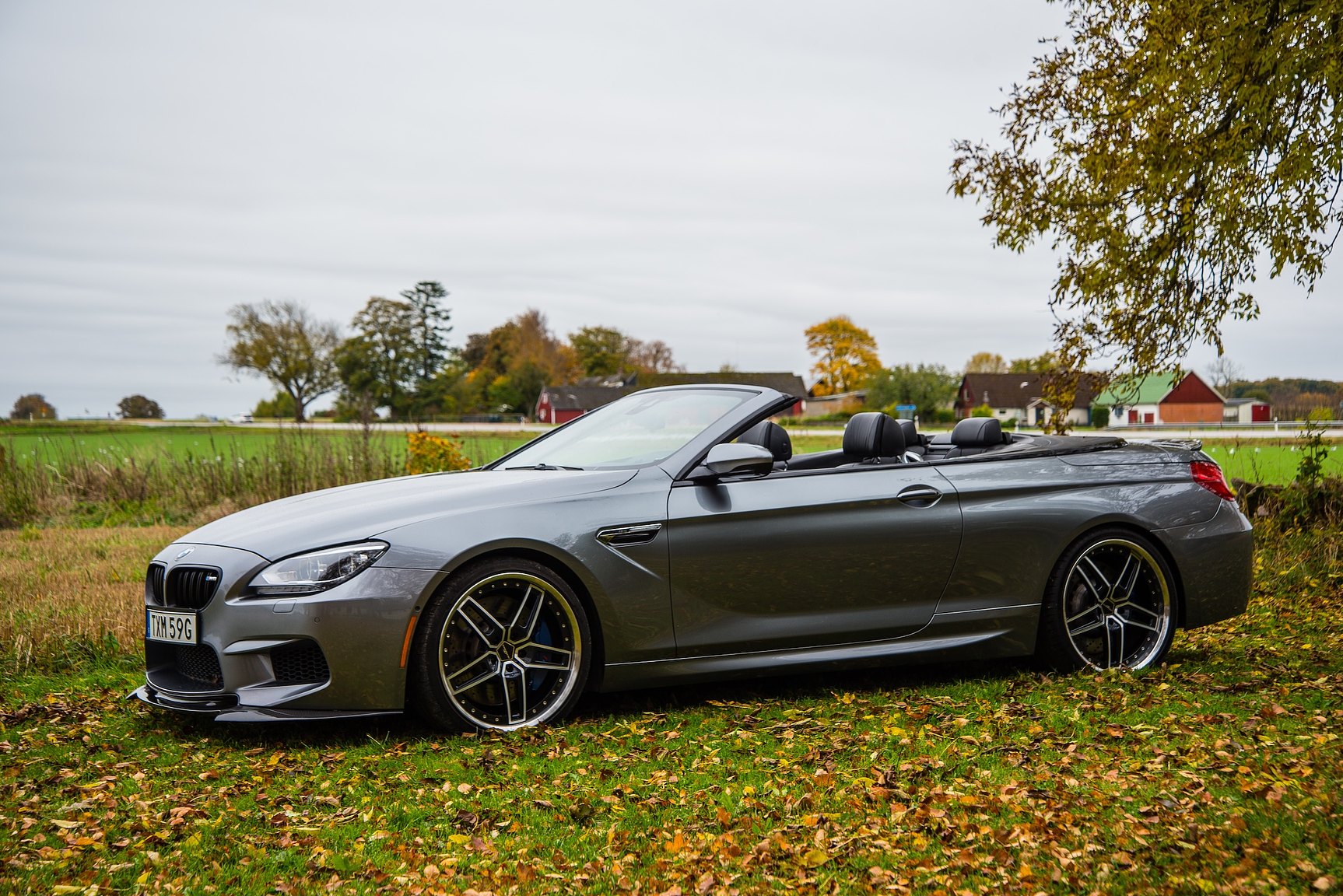 Exterior image of 2014 BMW M6C