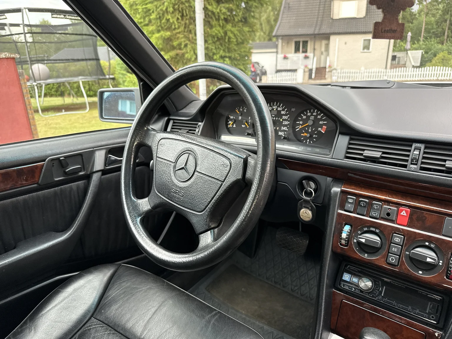 Interior image of 1994 Mercedes-Benz E 320 T (76)