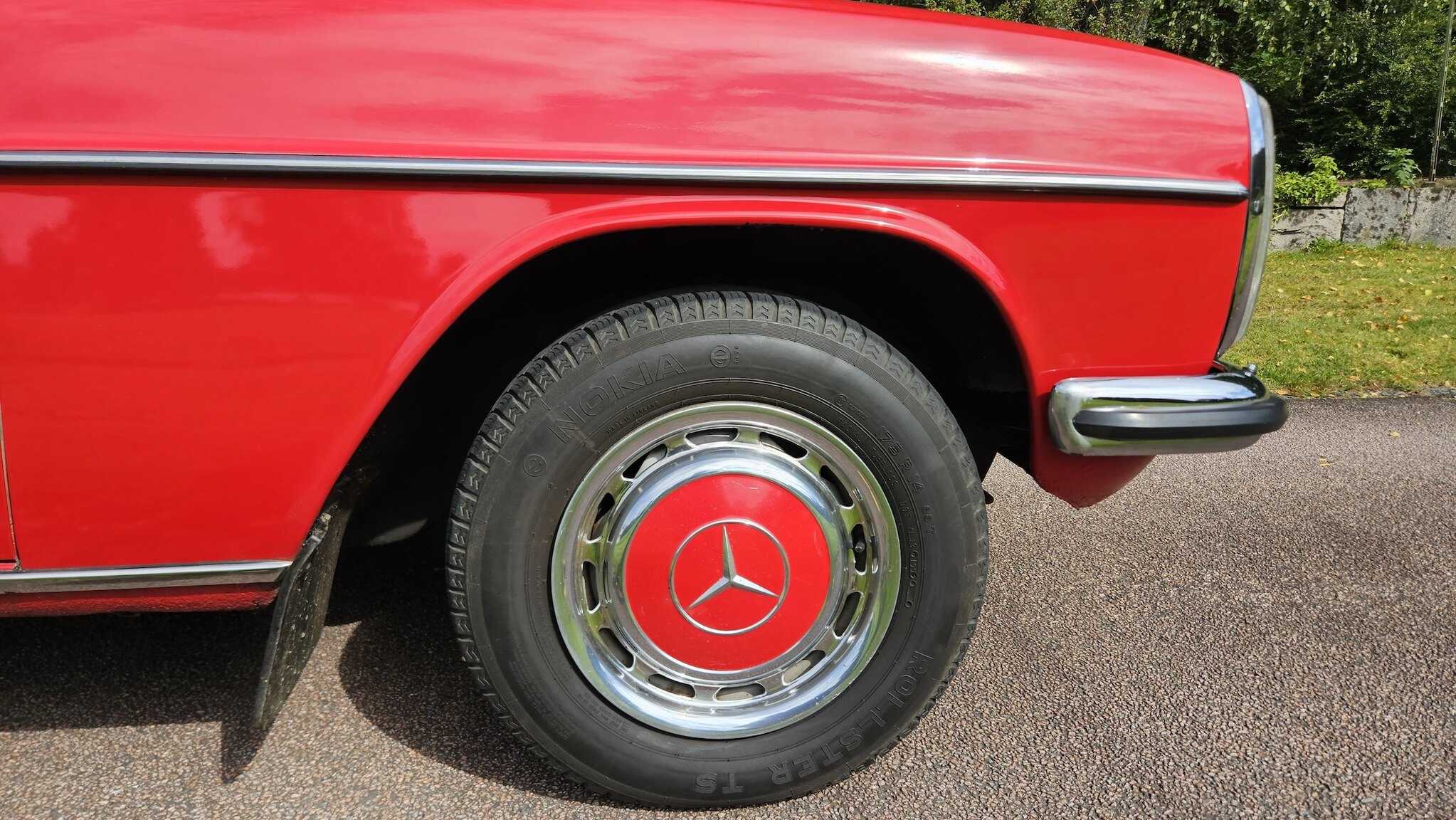 Exteriörbild på 1975 Mercedes-Benz 200