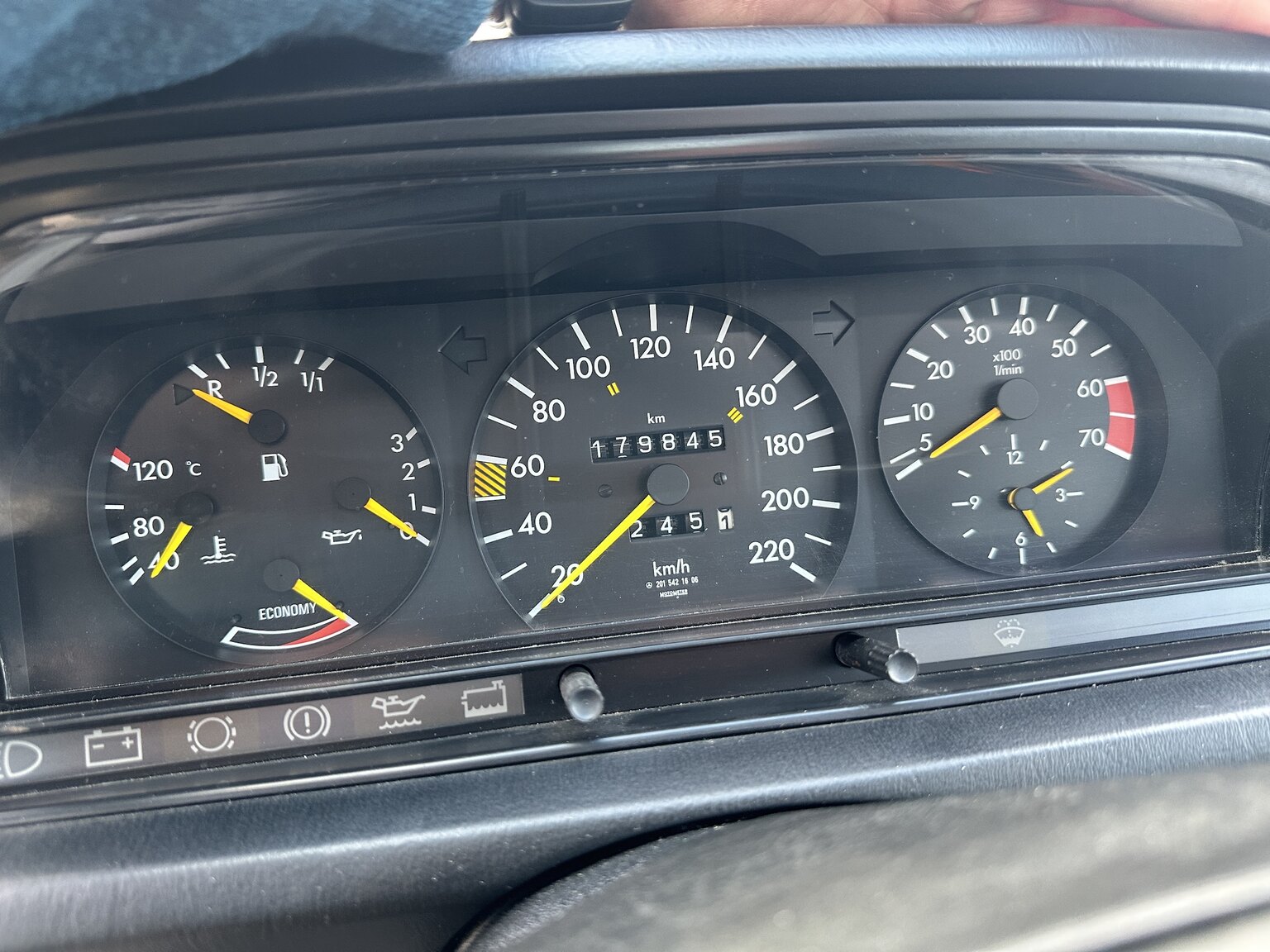 Interior image of 1988 Mercedes-Benz 190 E