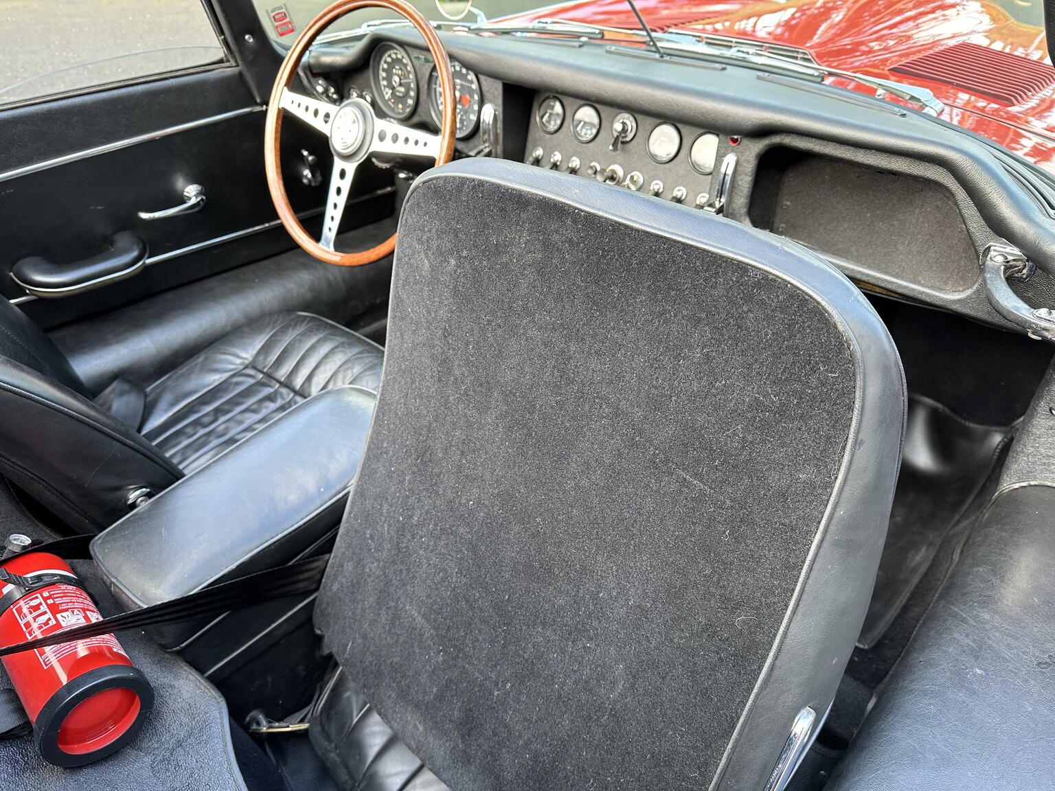 Interior image of 1965 Jaguar E-Type Series 1 (24)