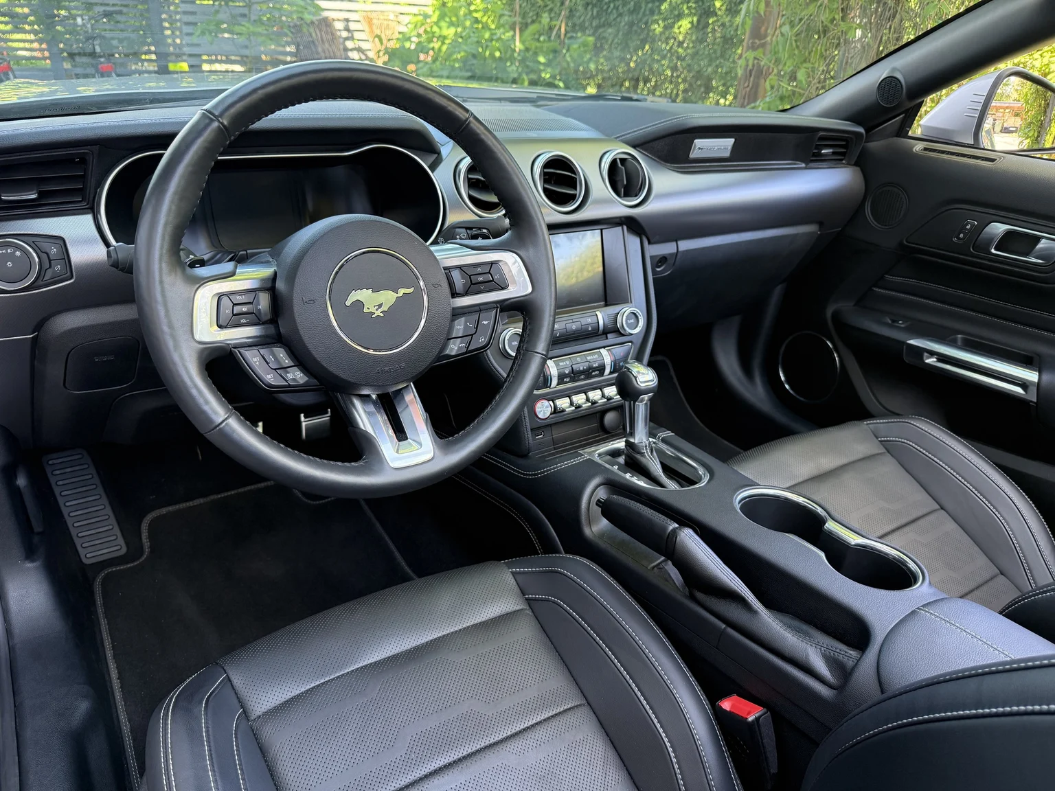 Interior image of 2021 Ford Mustang GT Cabriolet (1)