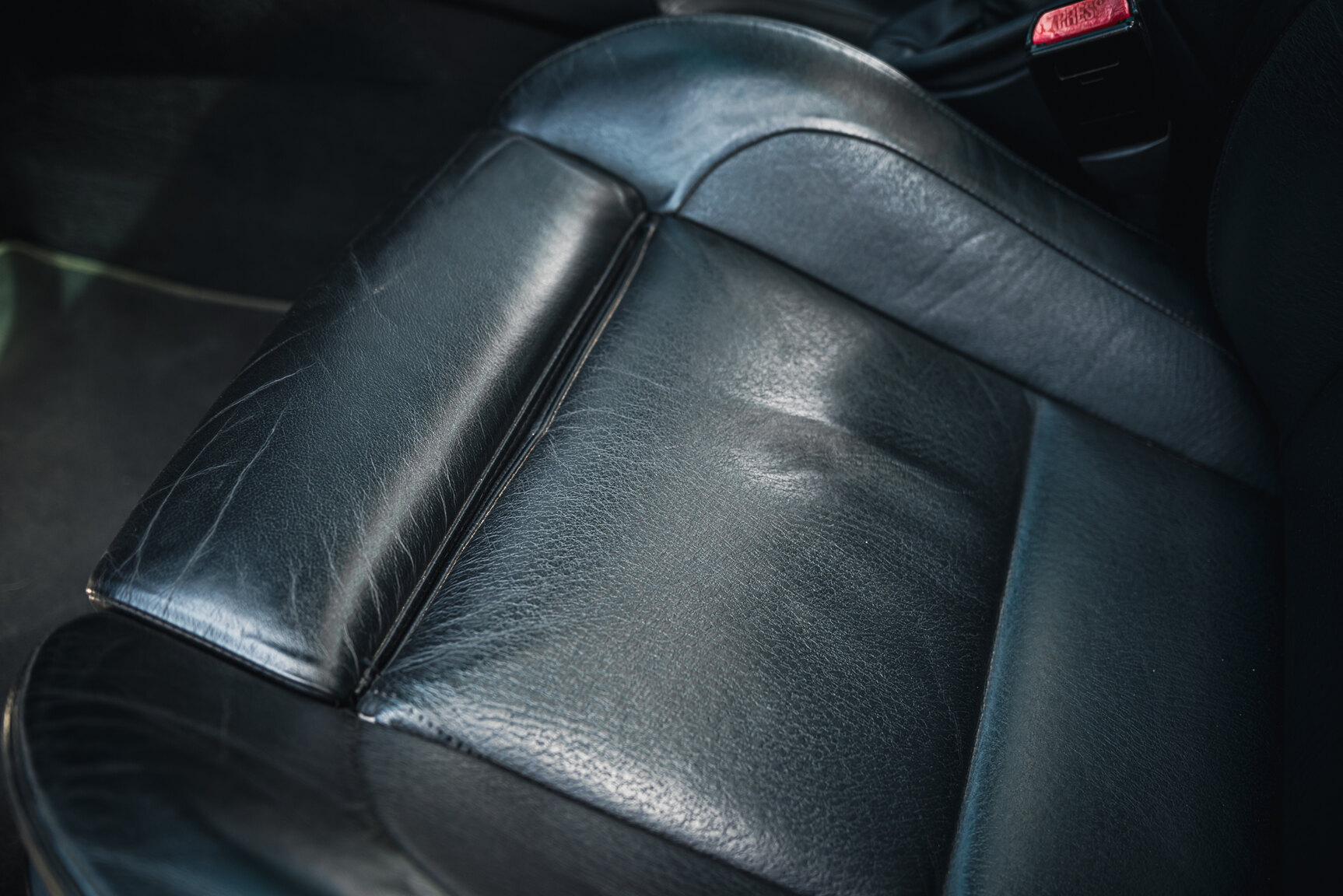 Interior image of 2000 BMW M5 E39