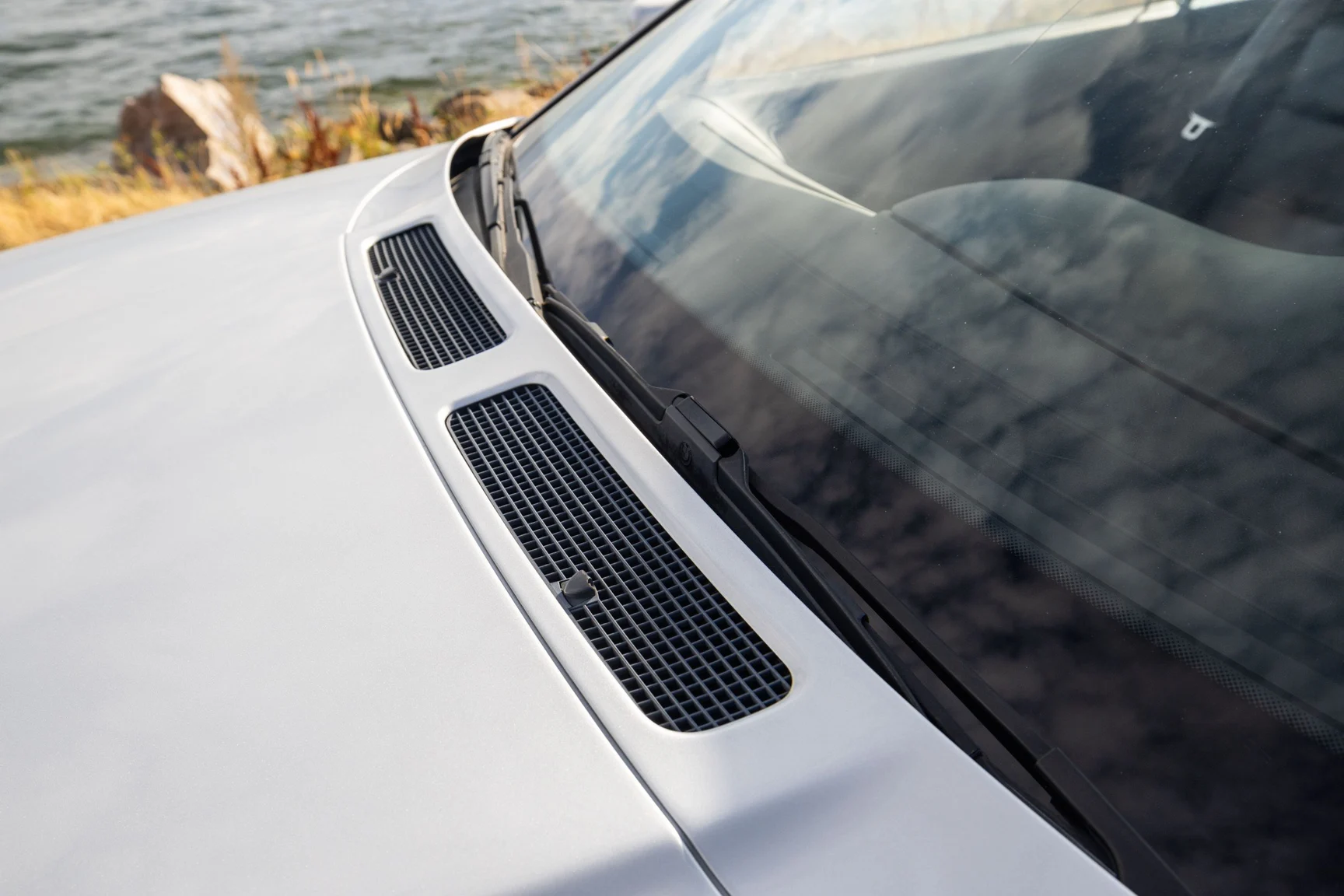 Exterior image of 1991 BMW 850i (40)