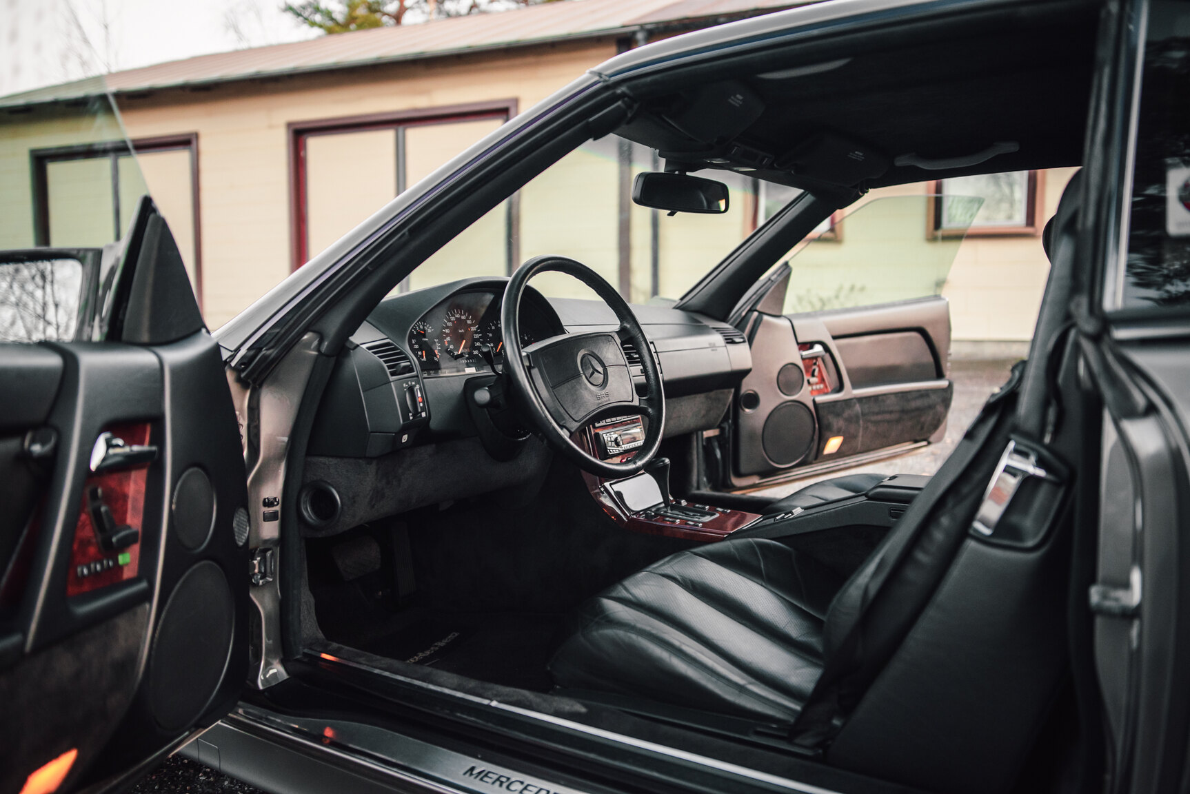 Interior image of 1990 Mercedes-Benz SL500
