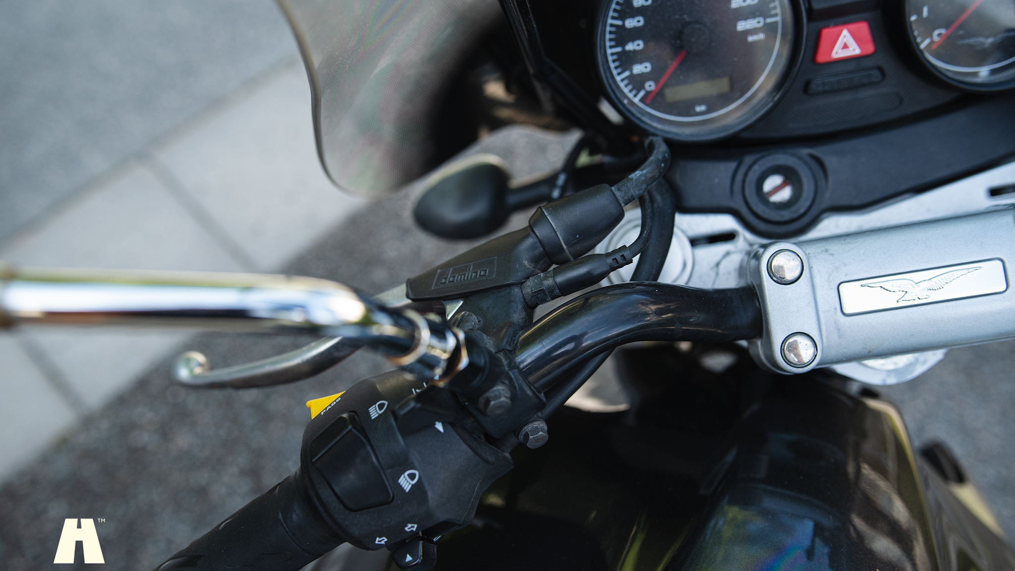 Exteriörbild på 2005 Moto Guzzi Breva 750i
